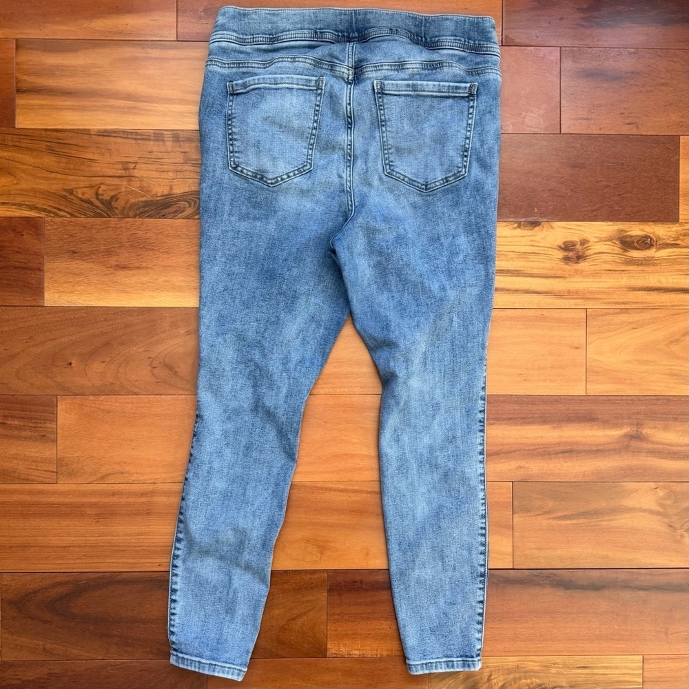 Torrid Lean Jean - Picture 6 of 9